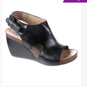 Otbt black laketon leather sandal